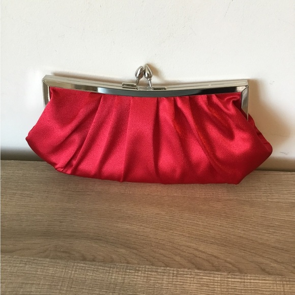 Kate Landry Red Satin Clutch or Shoulder Bag with Gold Kiss Lock NWT $55 - Picture 4 of 5